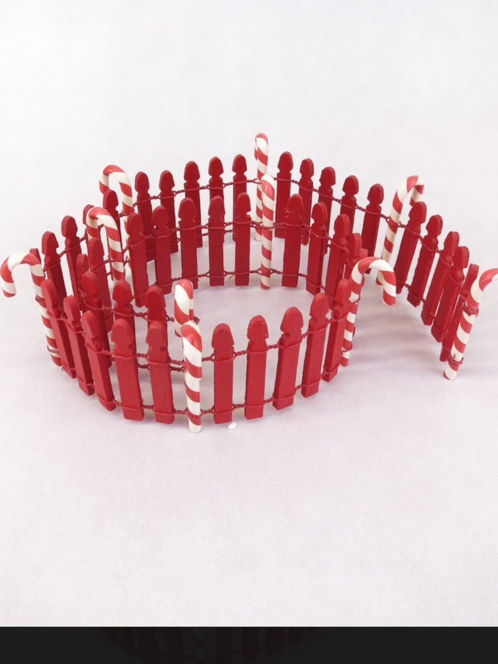 Dept 56 Red Picket Fence Holiday Village fences
Set of 2
Shapeable
23” each